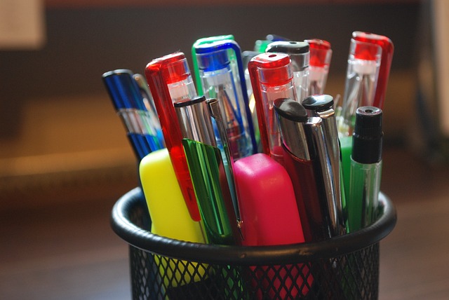 assortment-of-gel-pens-in-a-cup.jpg
